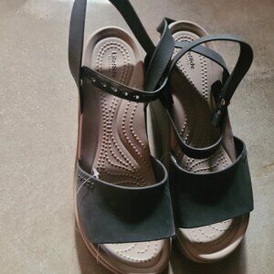 Black Crocs wedges